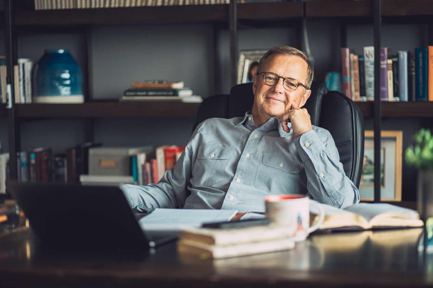 Randy Frazee Sitting At a desk